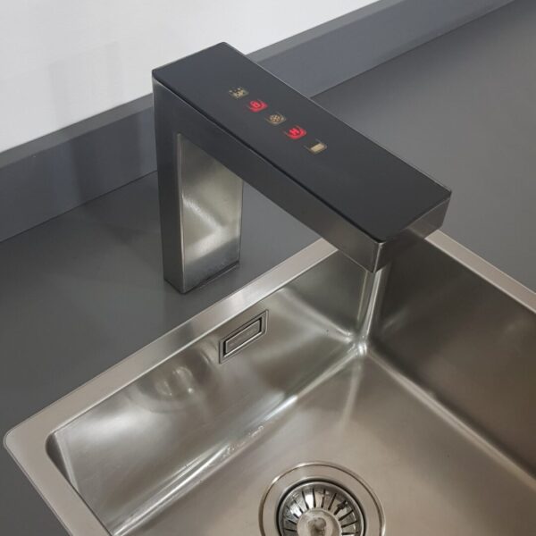 OMIN RAUMTEMPERATUR, KALT, SPRUDELND und HEISS – AKTIVKOHLEFILTRATION – ELEKTRONISCHE WLINK 4-WEGE ARMATUR CHROM